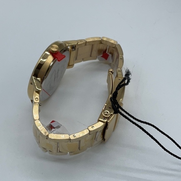 MVMT Woman’s Gift Set SIGNATURE II
CHAMPAGNE GOLD | 34MM and KNOT CUFF GOLD main image 7